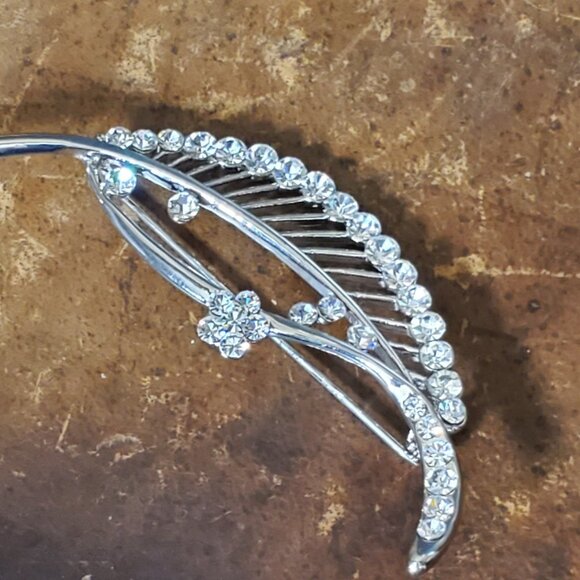 Austrian Crystal & Silver Leaf Pin / Brooch. - Picture 3 of 5
